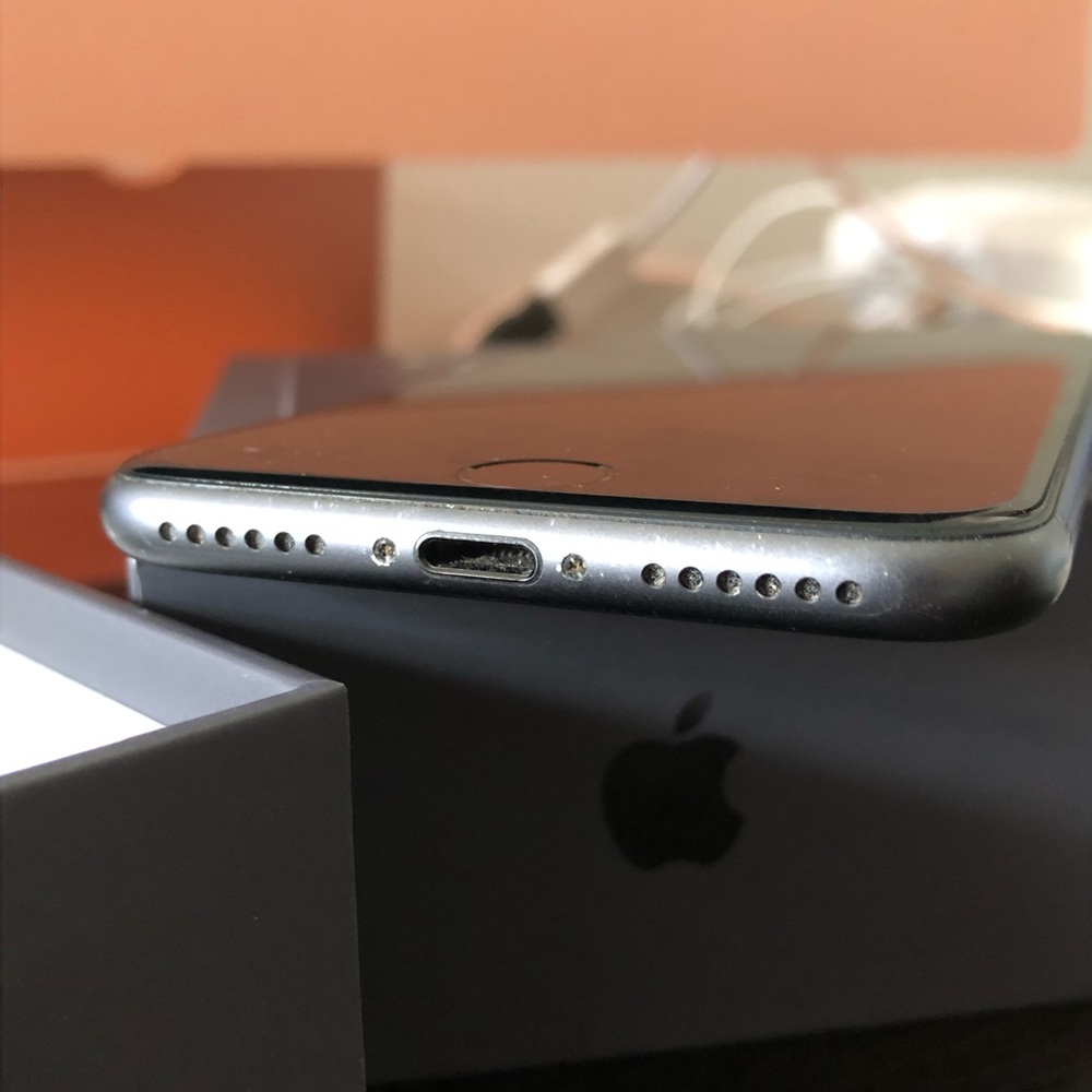 iPhone 8 64 GB Space Gray - Picture 11 of 16